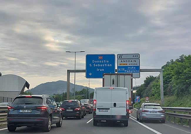 Colas provocadas por el accidente de Andoain.