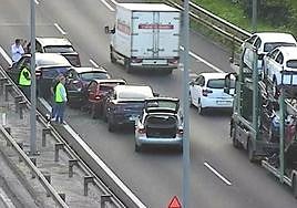 Hasta seis coches se han visto implicados en el accidente de la N-I en Andoain.