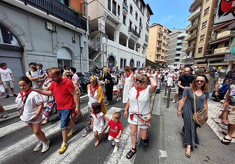 Imagen principal - Los niños reinaron en los Sanfermines