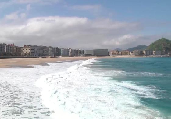 Sintonía de Contigo en la playa cantada por Álex Ubago