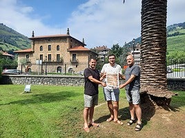 'Udako musika printzak' aurkezteko agerraldian antolatzaile eta udal arduradunak.