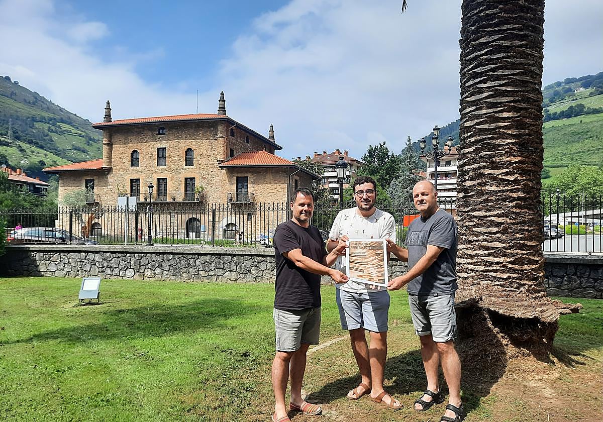 'Udako musika printzak' aurkezteko agerraldian antolatzaile eta udal arduradunak.