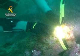 La Guardia Civil detona el artefacto.