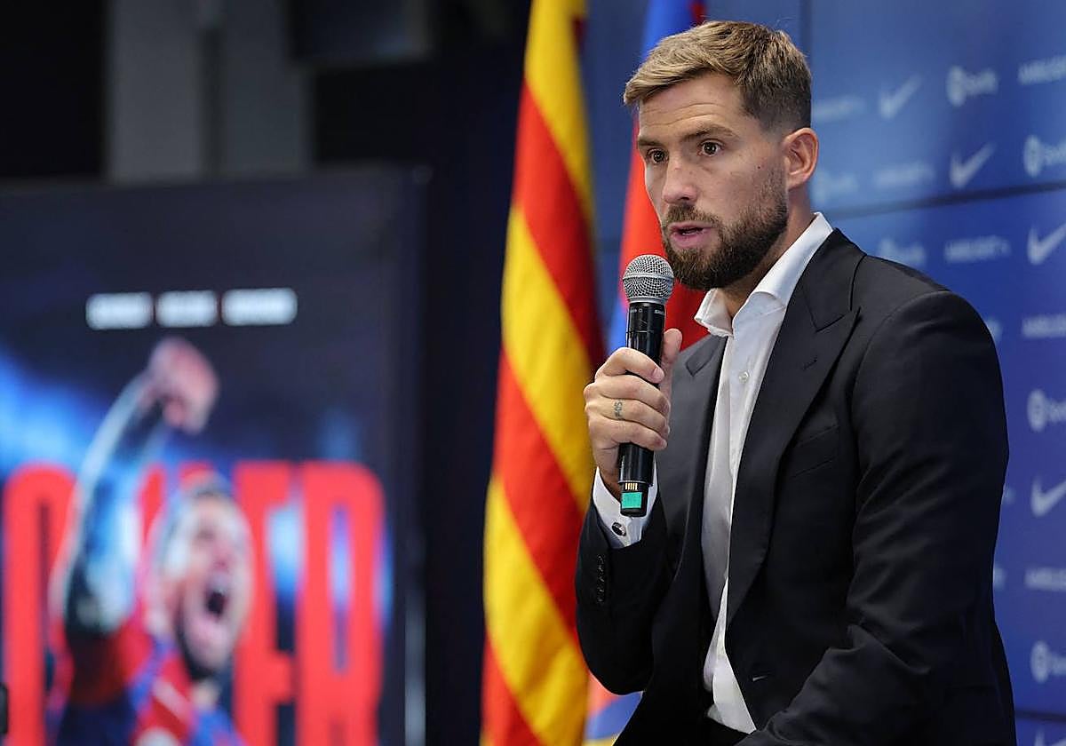 Iñigo Martínez, durante su presentación con el Barcelona.