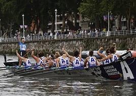 Las remeras de Arraun Lagunak celebran su victoria.