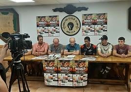 Organizadores y púgiles, este martes en la presentación de la velada que se celebra el viernes en Ordizia.