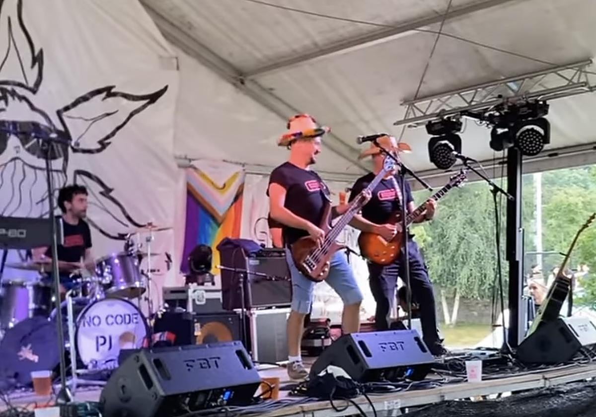 Uno de los conciertos celebrados en la txosnas del barrio de Portasol de Aretxabaleta.