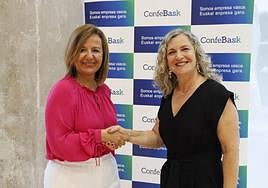 Tamara Yagüe e Isabel Busto durante el Consejo General de Confebask.
