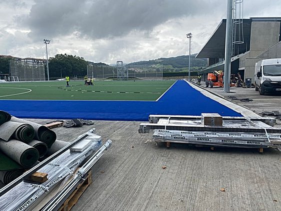 Estado de los trabajos del nuevo campo de hockey junto a la curva del Oria en el hipódromo.