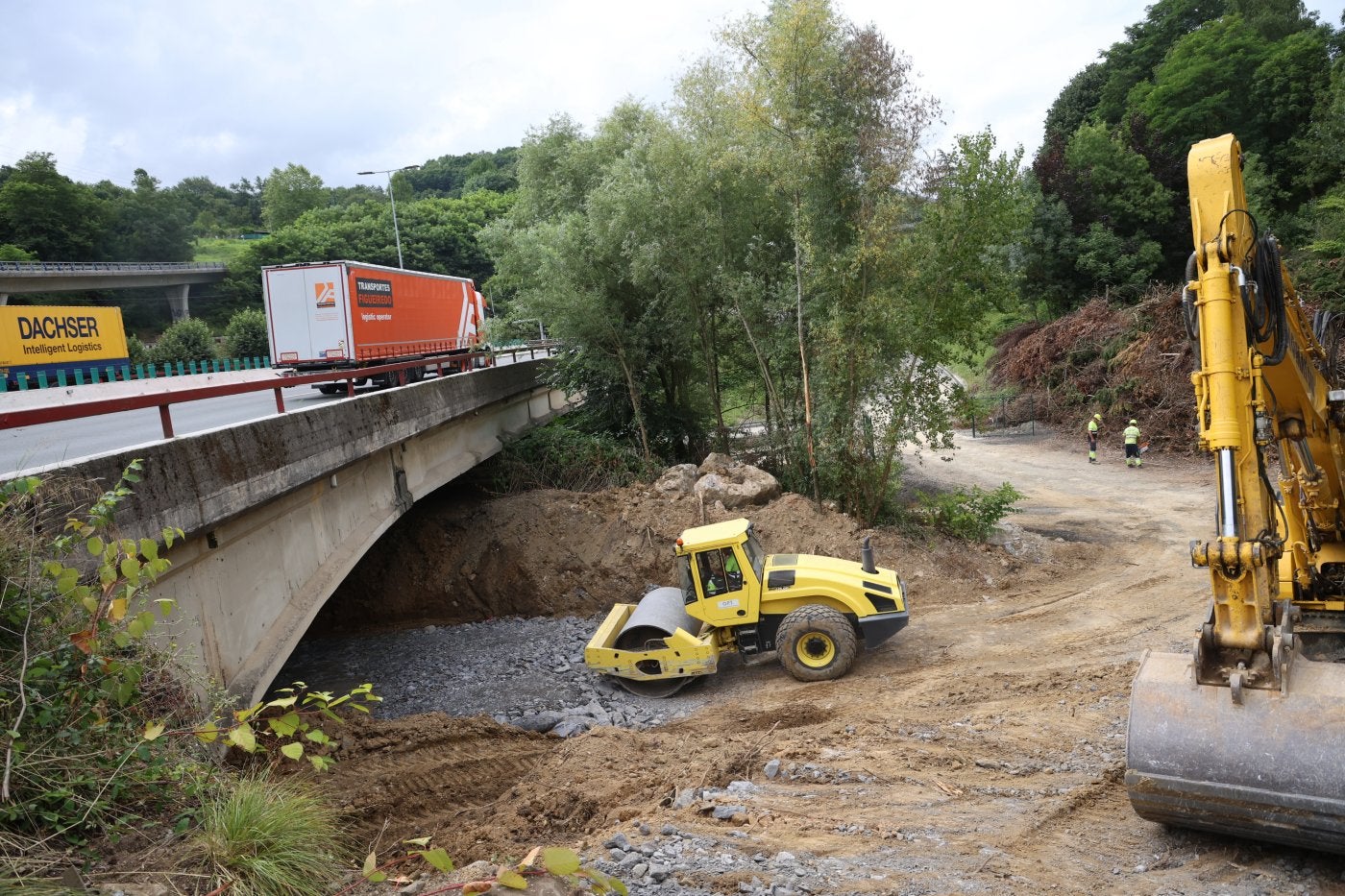 En el viaducto de la N-1 en Andoain ya han empezado a colocar la maquinaria para realizar los trabajos