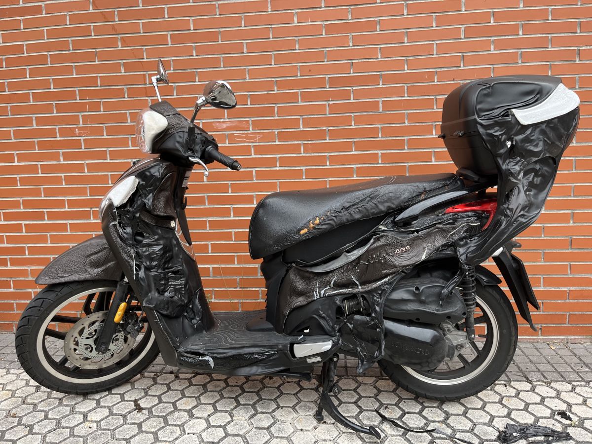 Nueve motos y un coche calcinados en San Sebastián