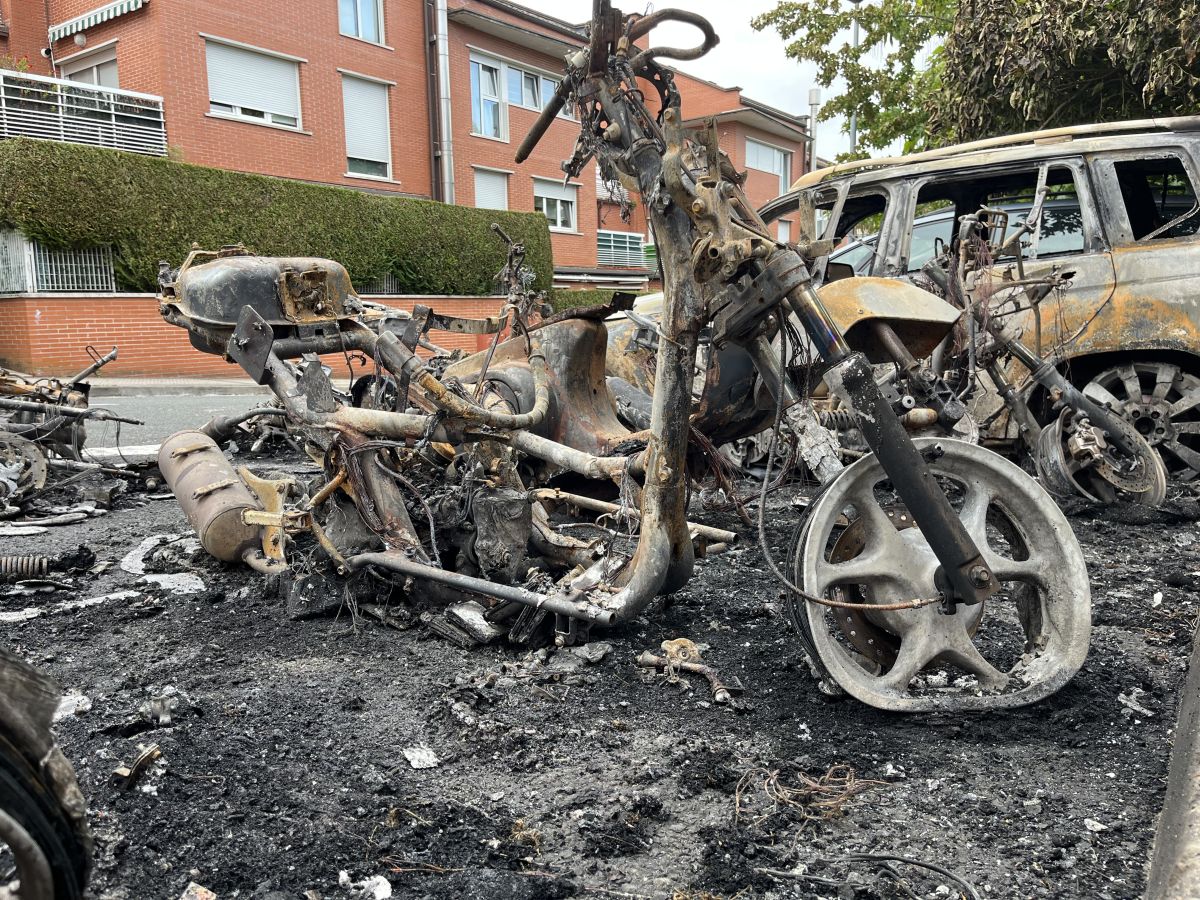 Nueve motos y un coche calcinados en San Sebastián