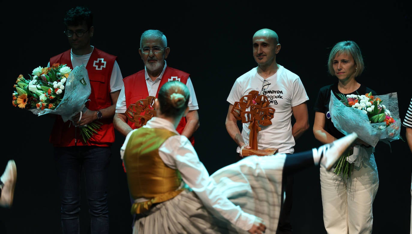 Reconocimiento a Juneren Hegoak y la Agrupación Local de la Cruz Roja en Errenteria