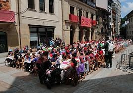 Las cuadrillas disfrutaron de la comida popular