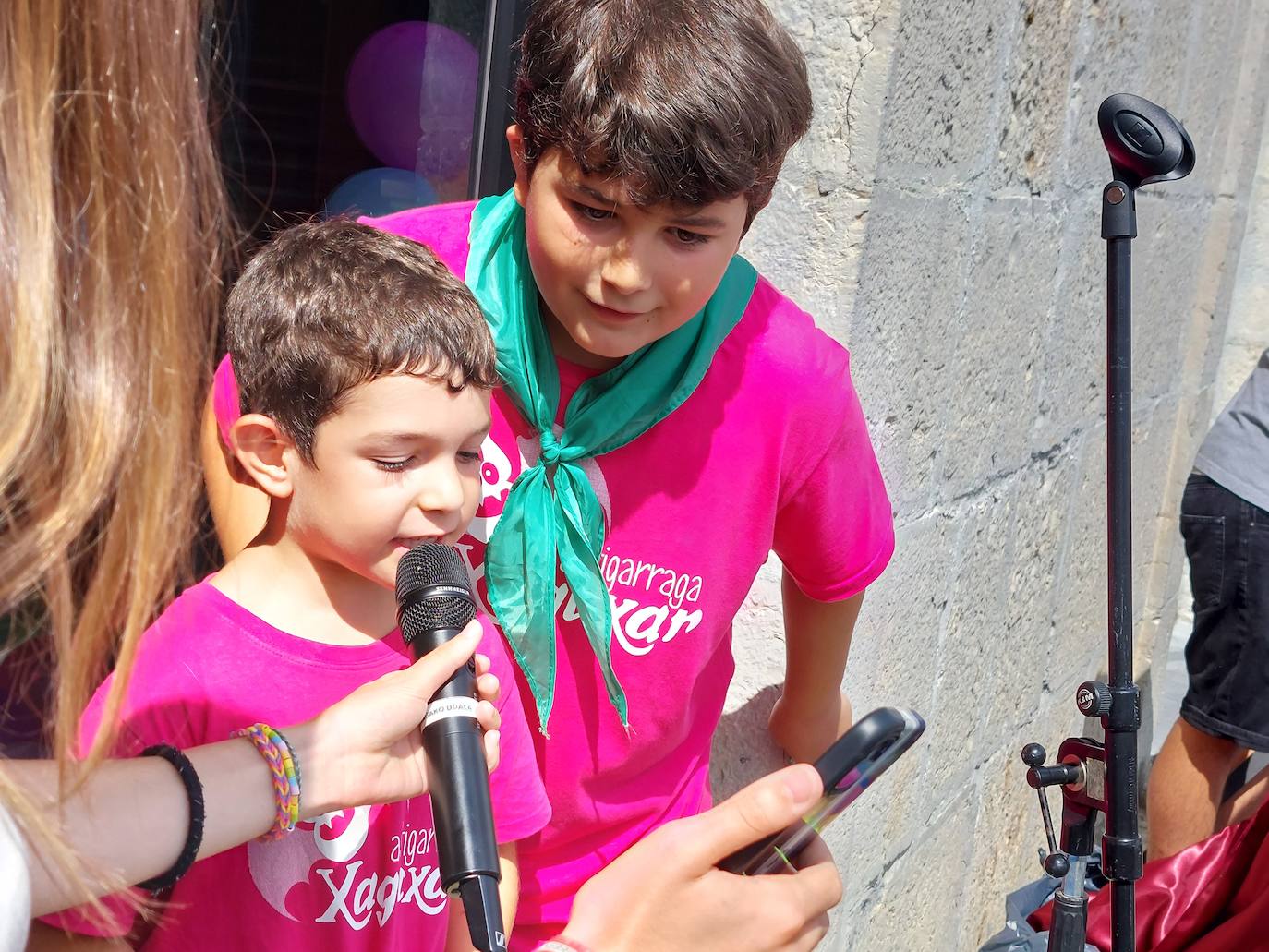 Ehun eta ehun berrehun, Gora Astiarra!