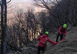 Rescate de la penúltima víctima mortal guipuzcoana en la montaña, en Balerdi en enero de 2022.