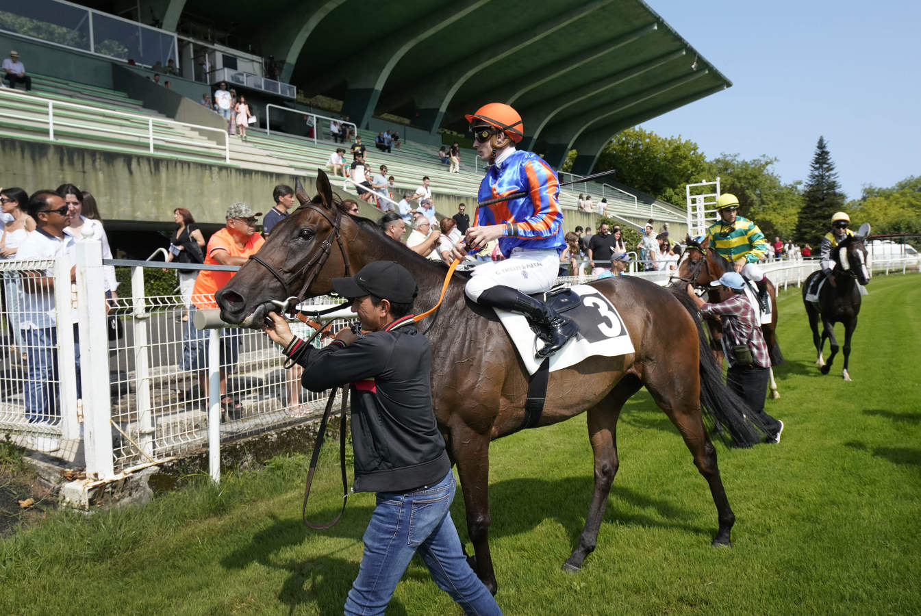 &#039;Philau&#039; y &#039;Salmarak&#039; visten de gala hasta en el aperitivo