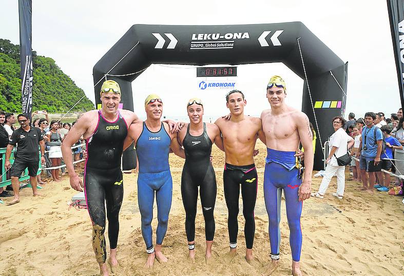 Cardoso, Gil, Sánchez, Ortiz y Van Gool, a su llegada a la meta.