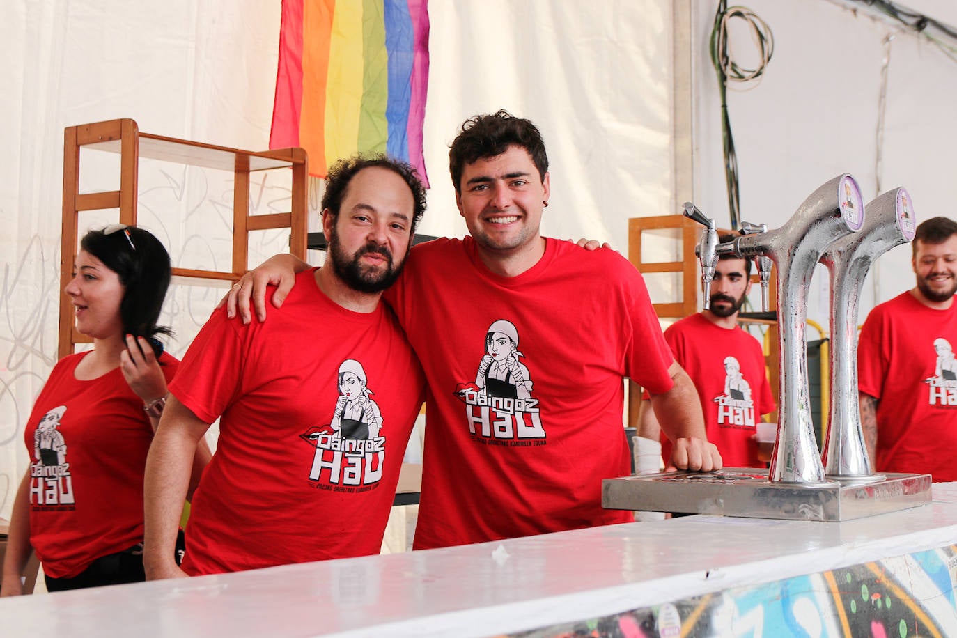 La comida popular y los cabezudos animan Errenteria