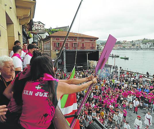 Imagen secundaria 1 - Fotos del chupinazo