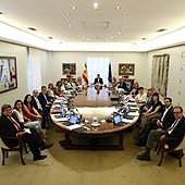 Última imagen del Consejo de Ministros de este martes en el Palacio de la Moncloa.