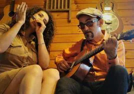 La armonicista Marta Suñé y Johnny BigStone a la guitarra prometen para esta noche el blues más puro.