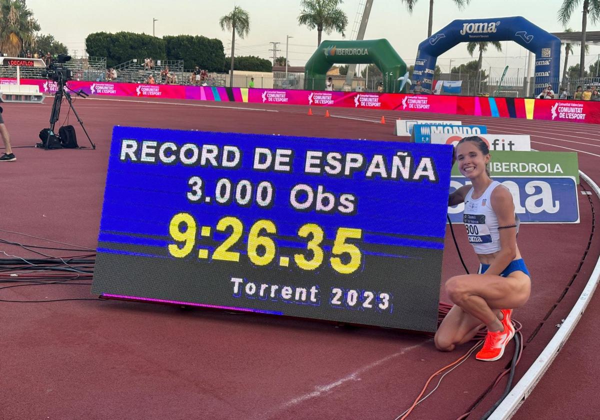 La joven Marta Serrano se impuso en la final de los 3.000 metros obstáculos, con récord de los campeonatos.