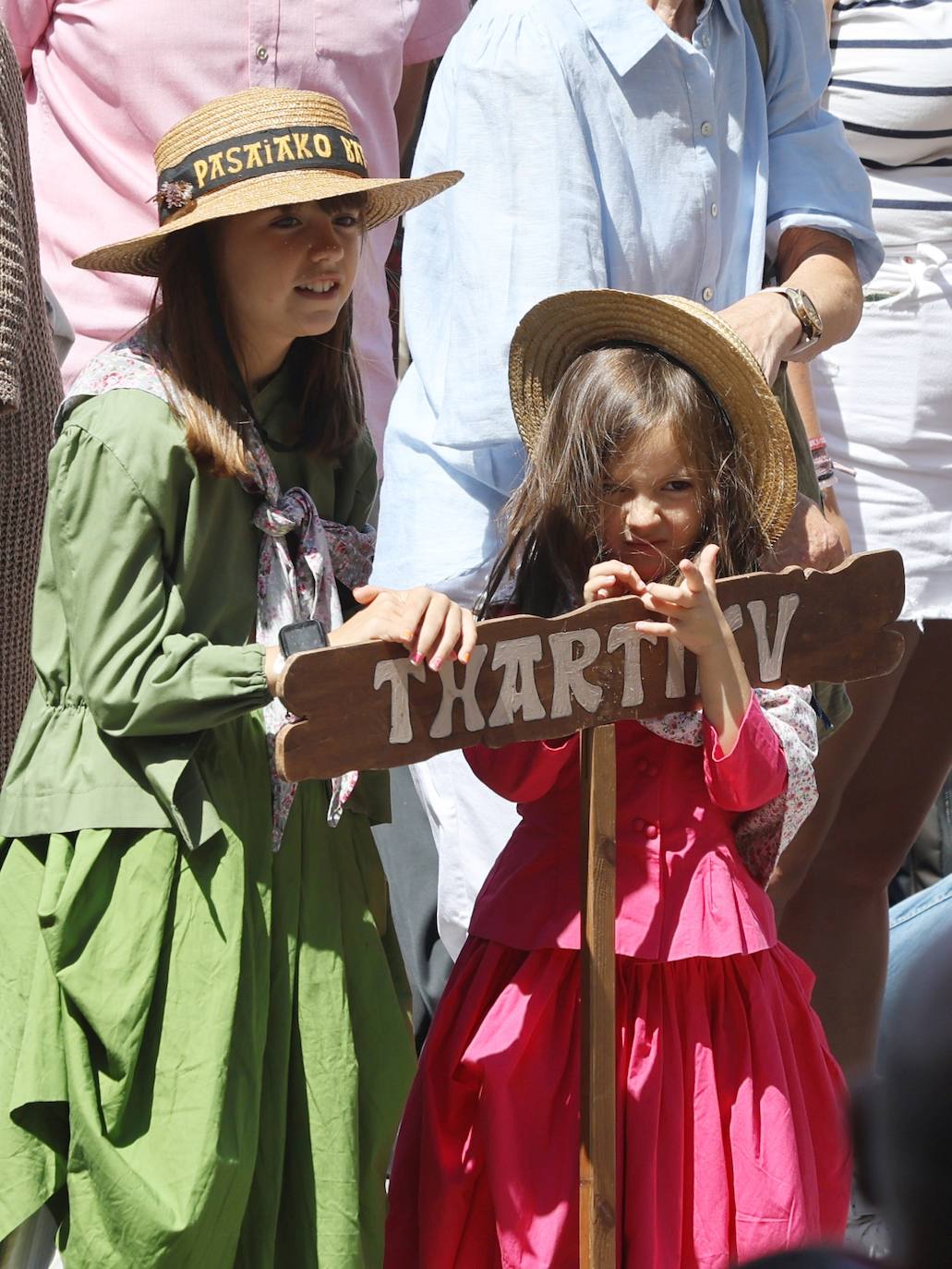Homenaje a las bateleras en Pasaia