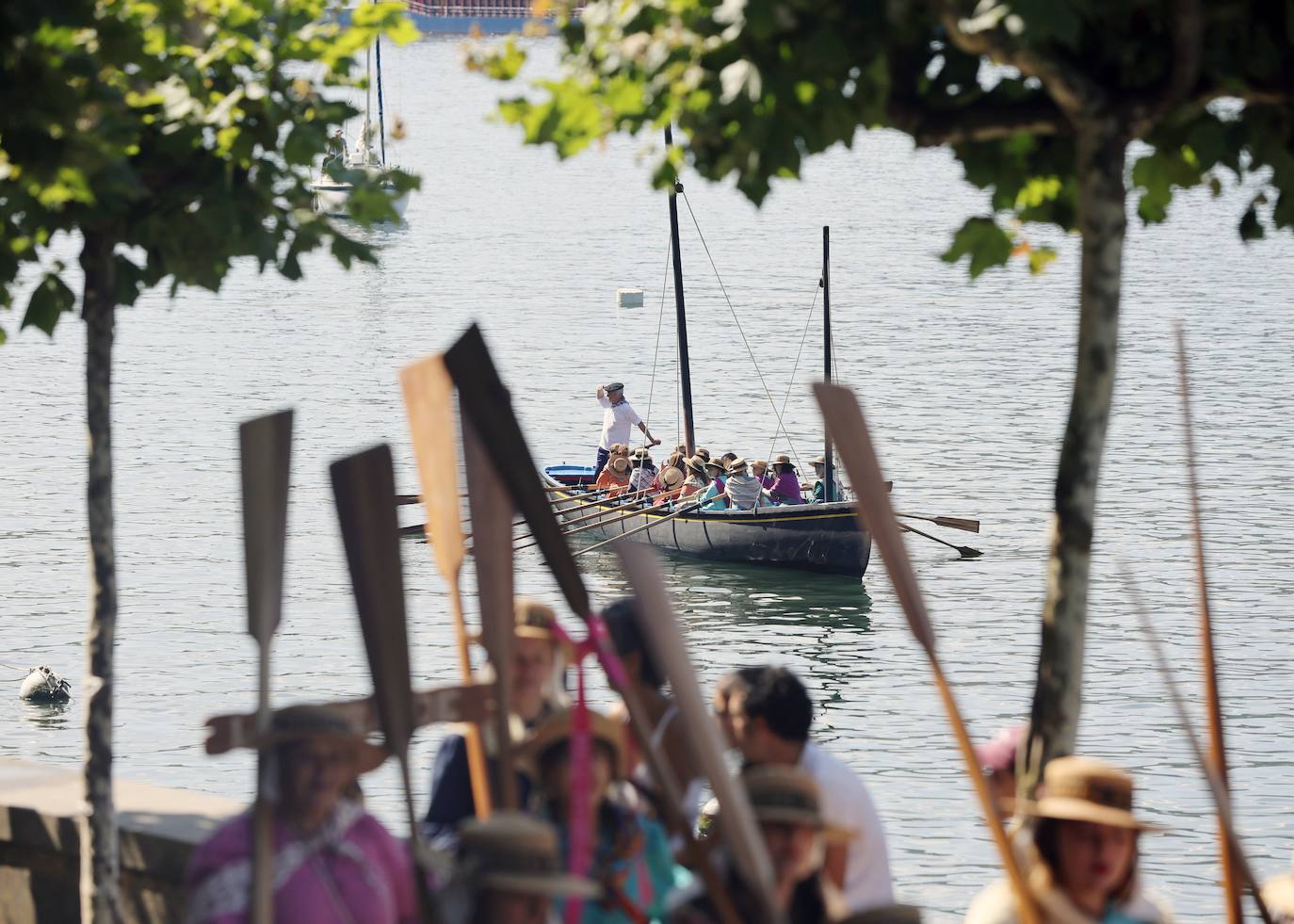 Homenaje a las bateleras en Pasaia