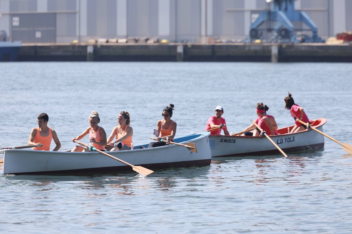 Homenaje a las bateleras en Pasaia