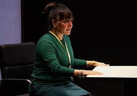 Candela Peña, en un momento de la obra 'Contracciones', que se representa en el Victoria Eugenia.