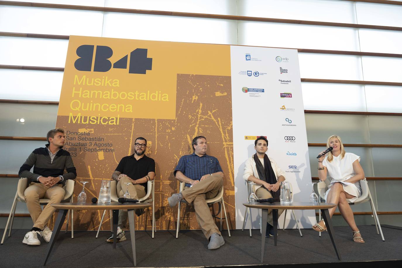 Luken Munguira, Basilio Astúlez, Faustino Aranzabal, Nacho Castellanos y Oihana Muguerza, en la presentación de la Jornada Inaugural.