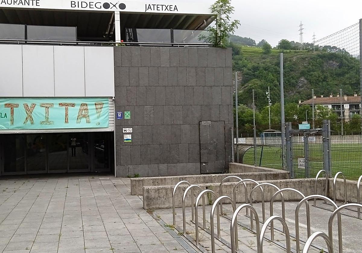 Sigue el cierre de la piscina y el polideportivo y no parece que se vaya a poder abrir a corto plazo.