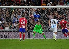 Unai Marrero para a Memphis un penalti lanzado a lo Panenka.