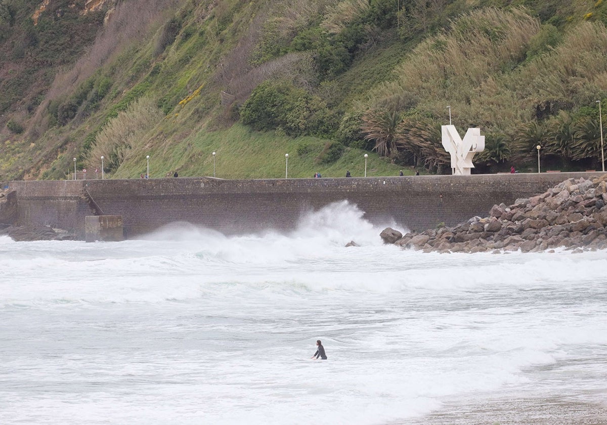 ¿Sabes cómo debes actuar si te ves envuelto en medio de una corriente en el mar?