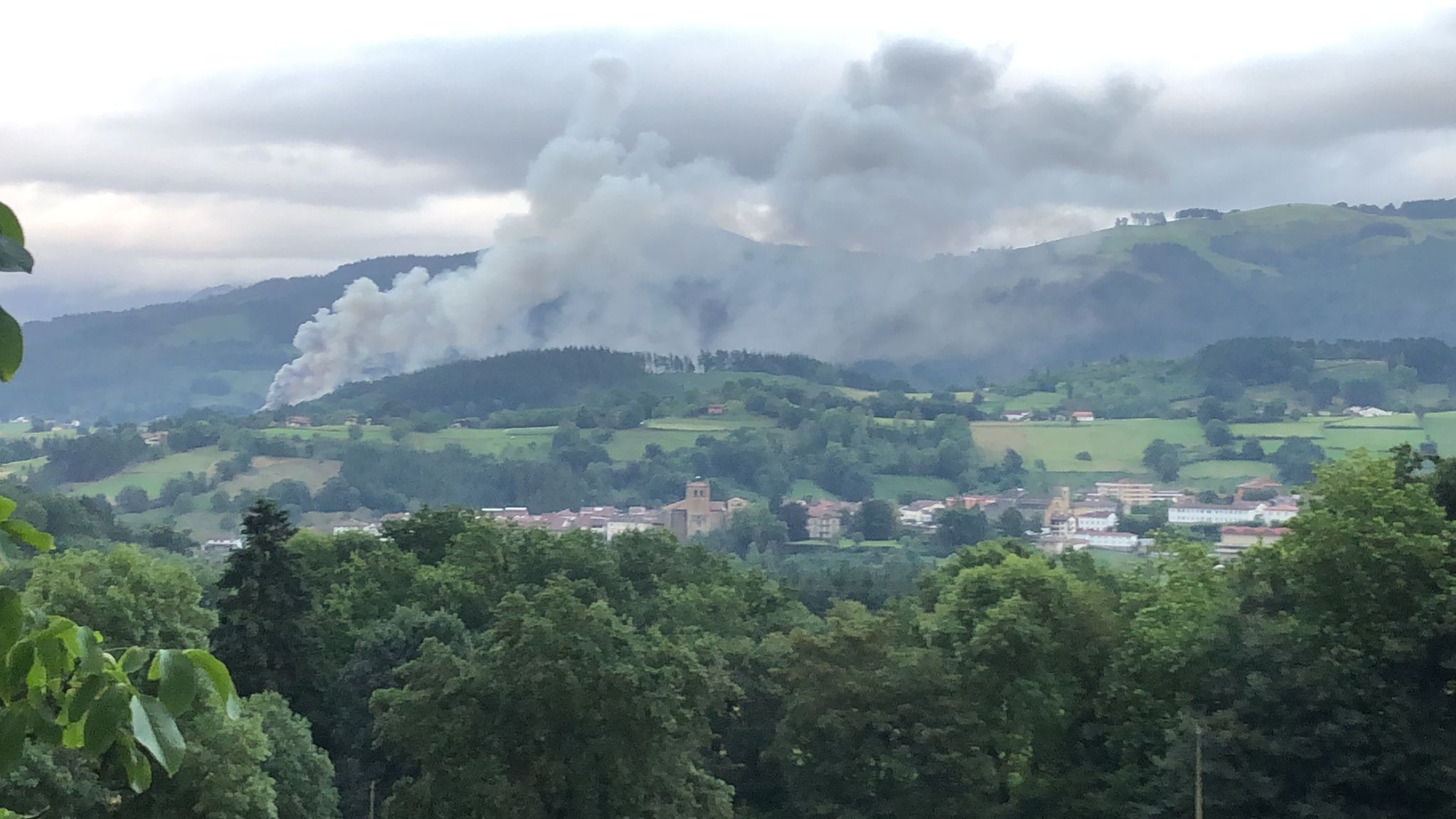 Fuego en los almácenes de Huevos Gorrotxategi en Idiazabal