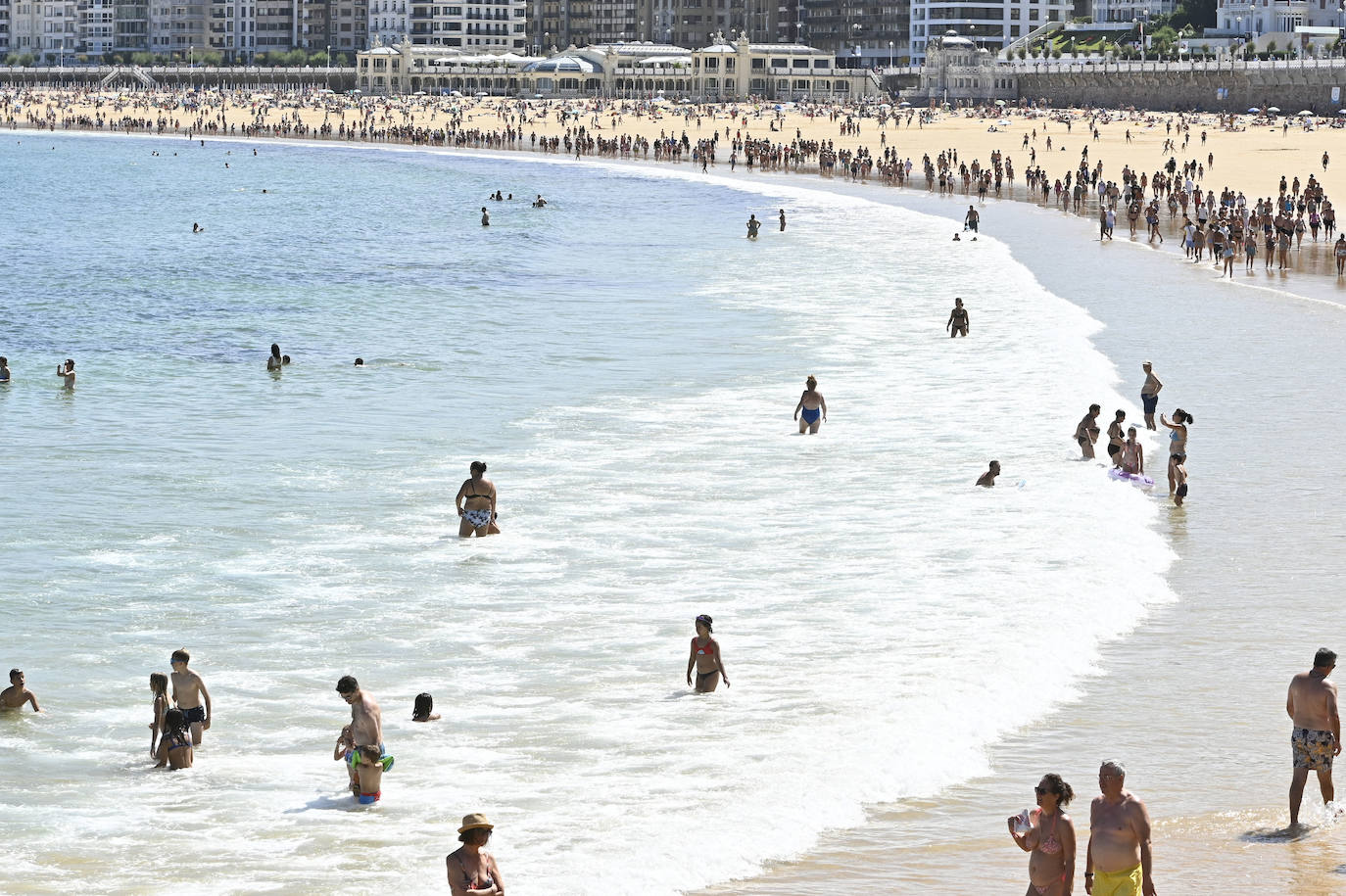 Jornada soleada en las playas guipuzcoanas