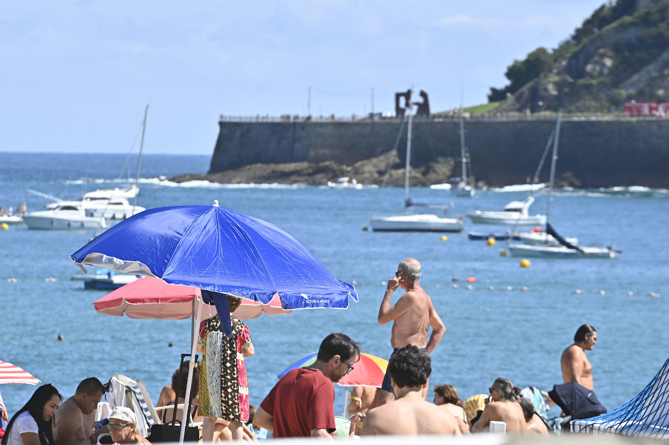 Jornada soleada en las playas guipuzcoanas