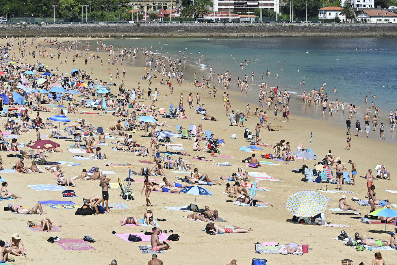 Jornada soleada en las playas guipuzcoanas