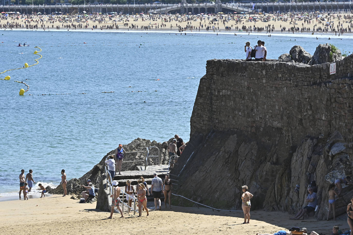 Jornada soleada en las playas guipuzcoanas