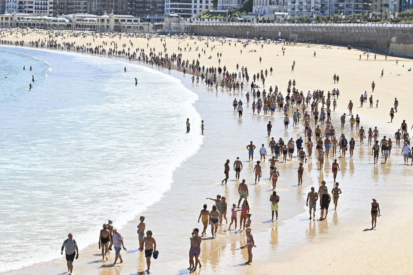 Jornada soleada en las playas guipuzcoanas