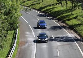 Punto kilométrico 8 de la carretera GI-20, en la Variante de San Sebastián, donde anoche se produjo el accidente mortal.