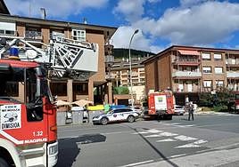 La Ertzaintza y los Bomberos se acercaron al lugar de los hechos.