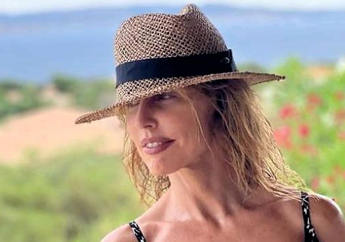 Emma García, en bikini en plenas vacaciones.