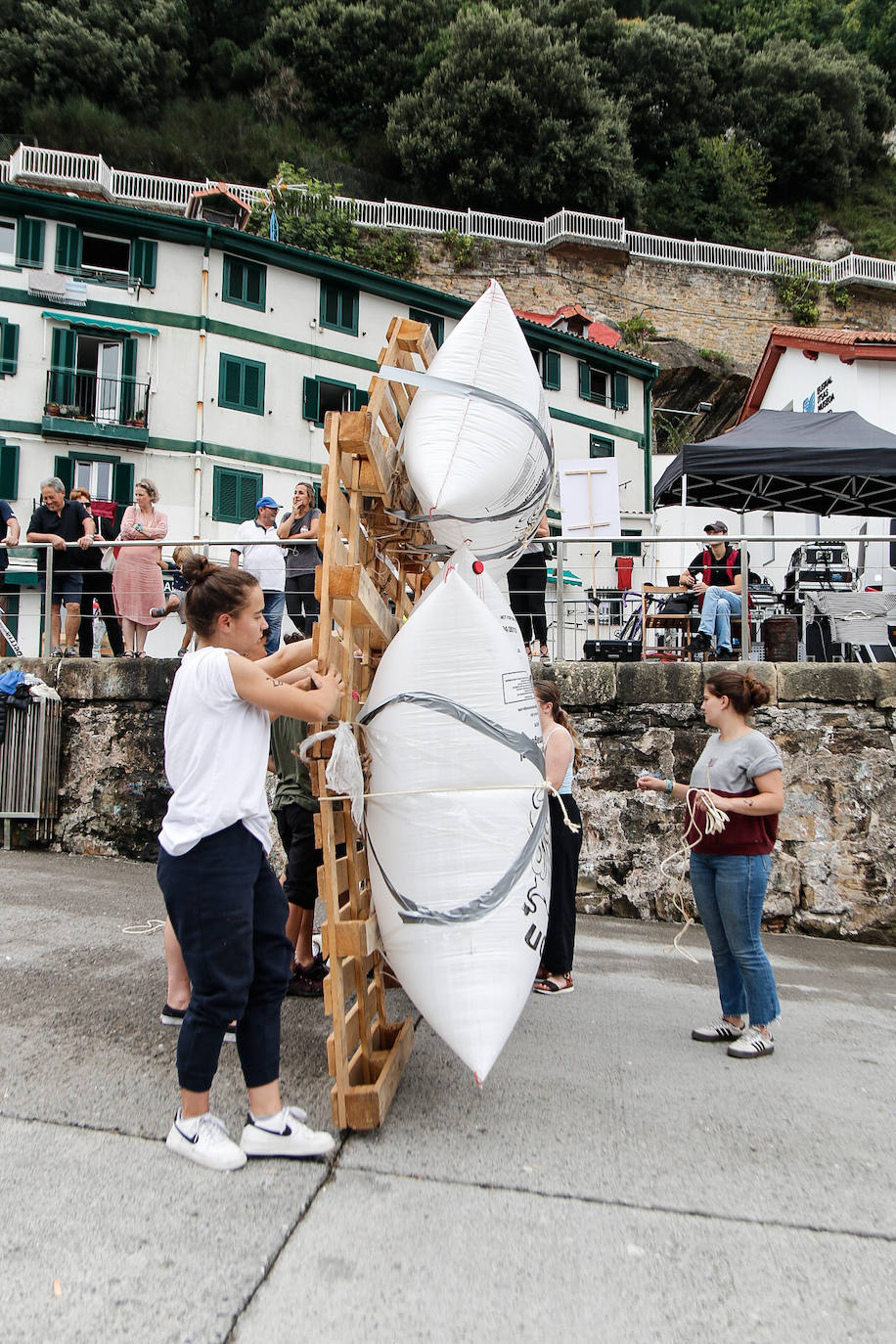 Los piratas ultiman su abordaje