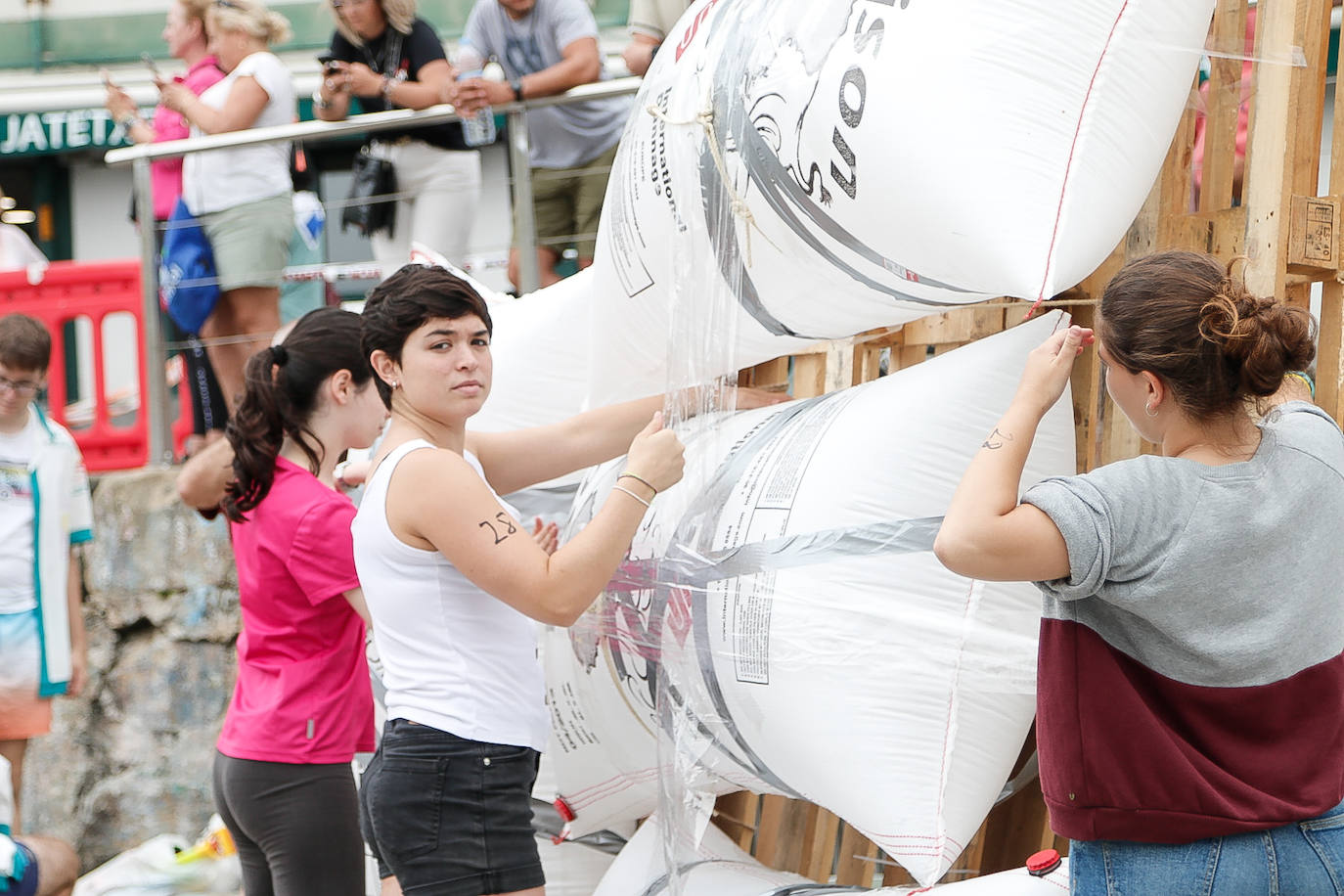 Los piratas ultiman su abordaje
