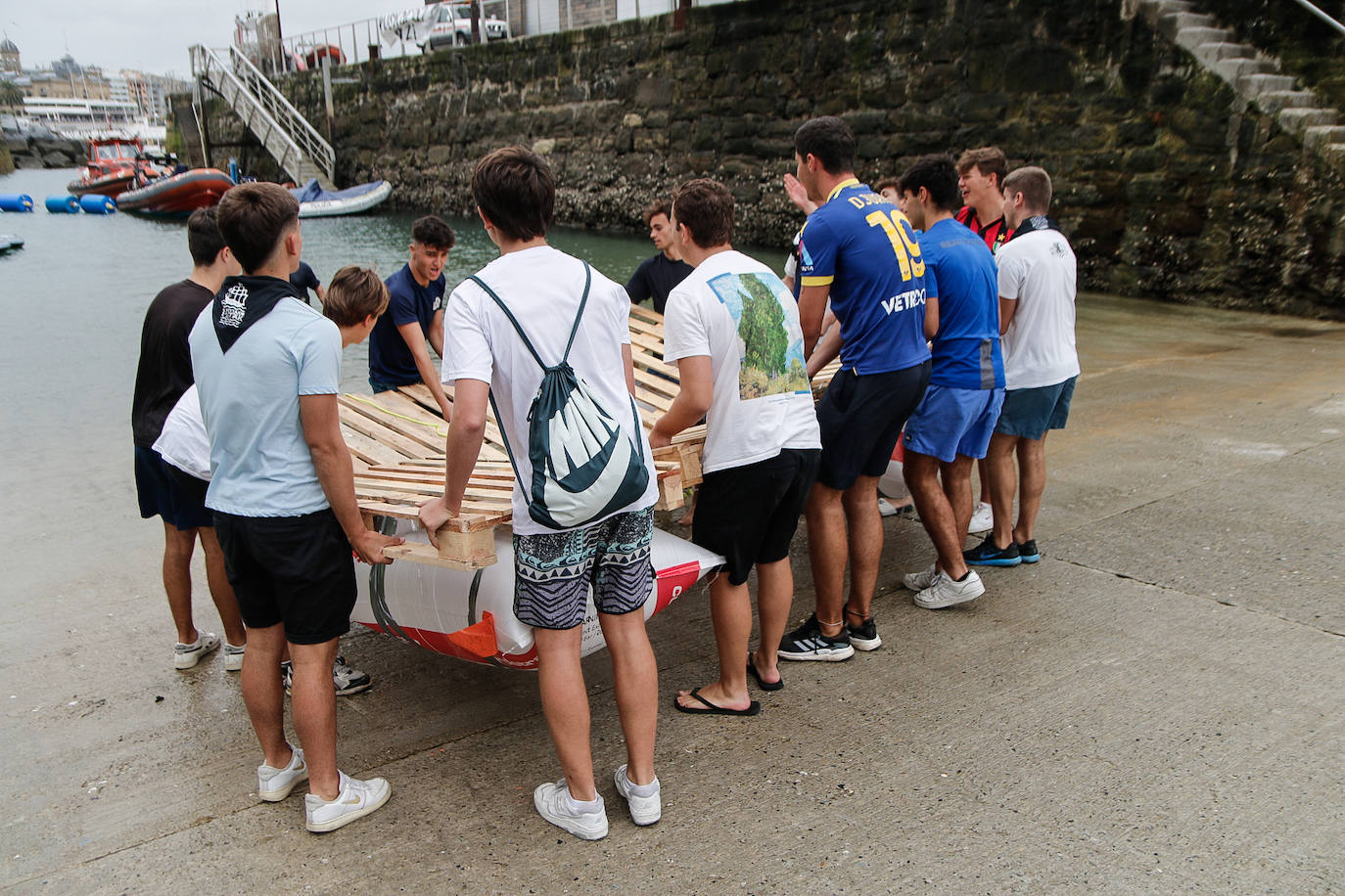 Los piratas ultiman su abordaje