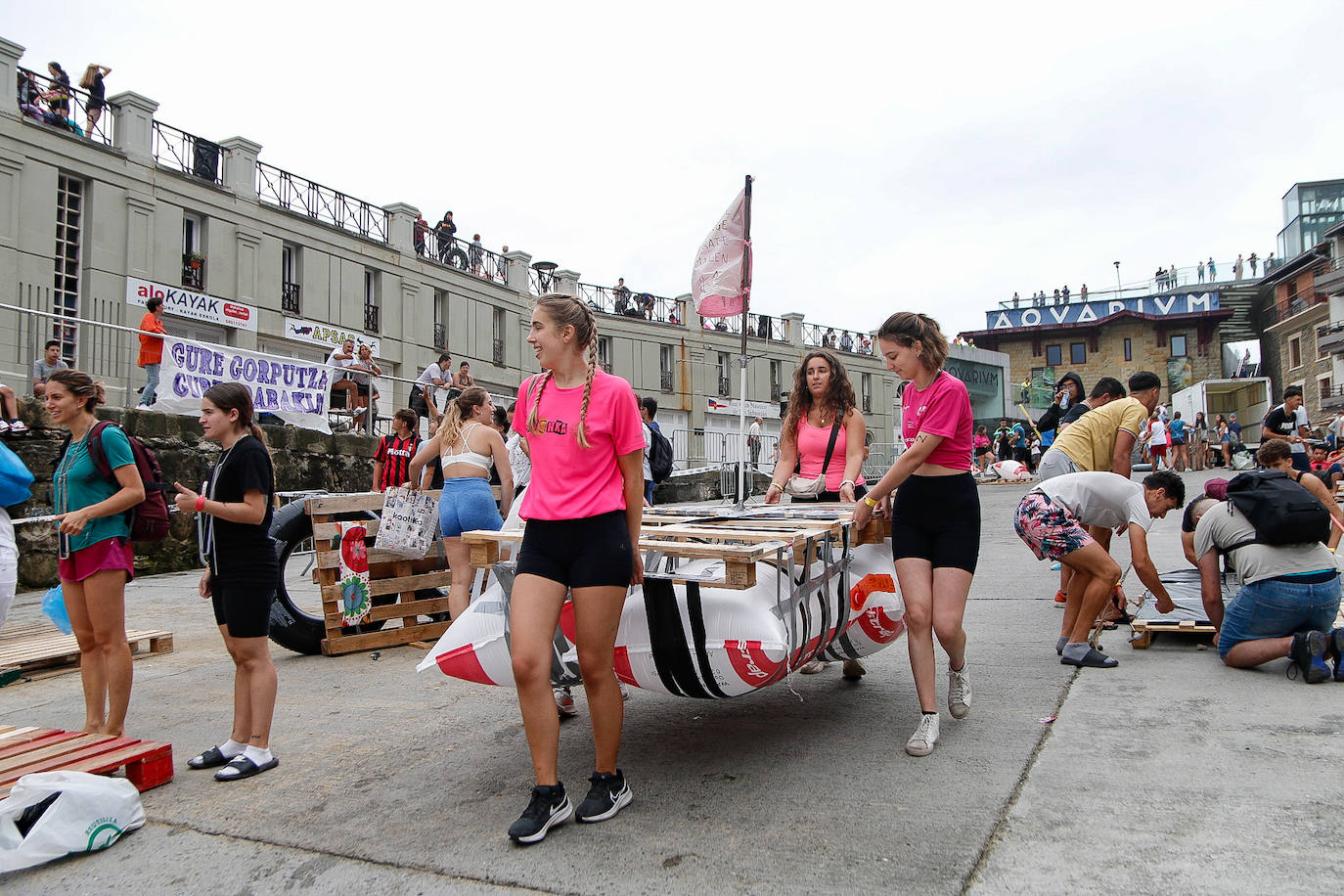 Los piratas ultiman su abordaje