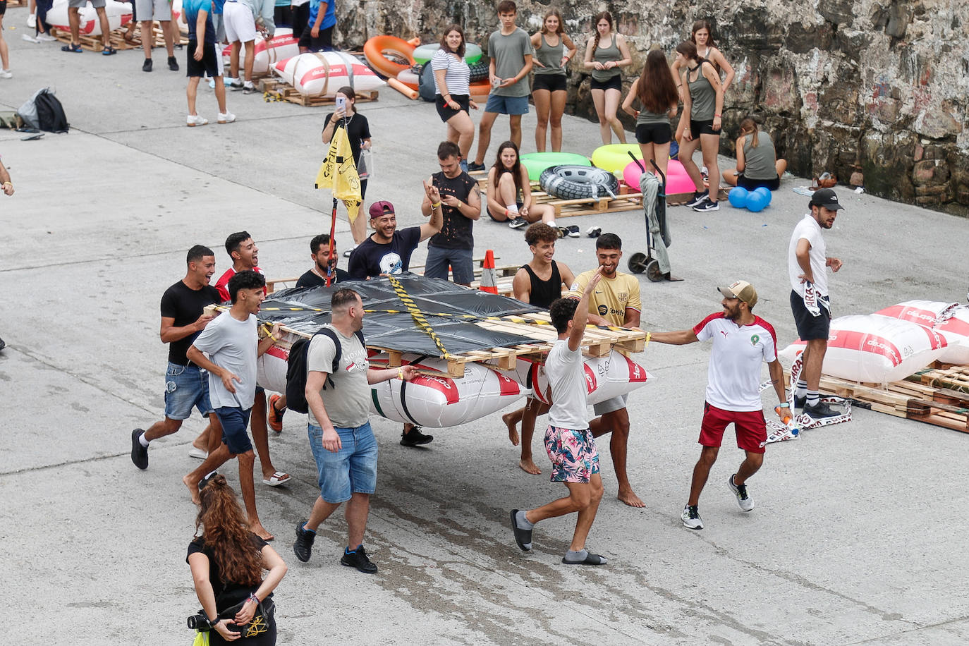 Los piratas ultiman su abordaje