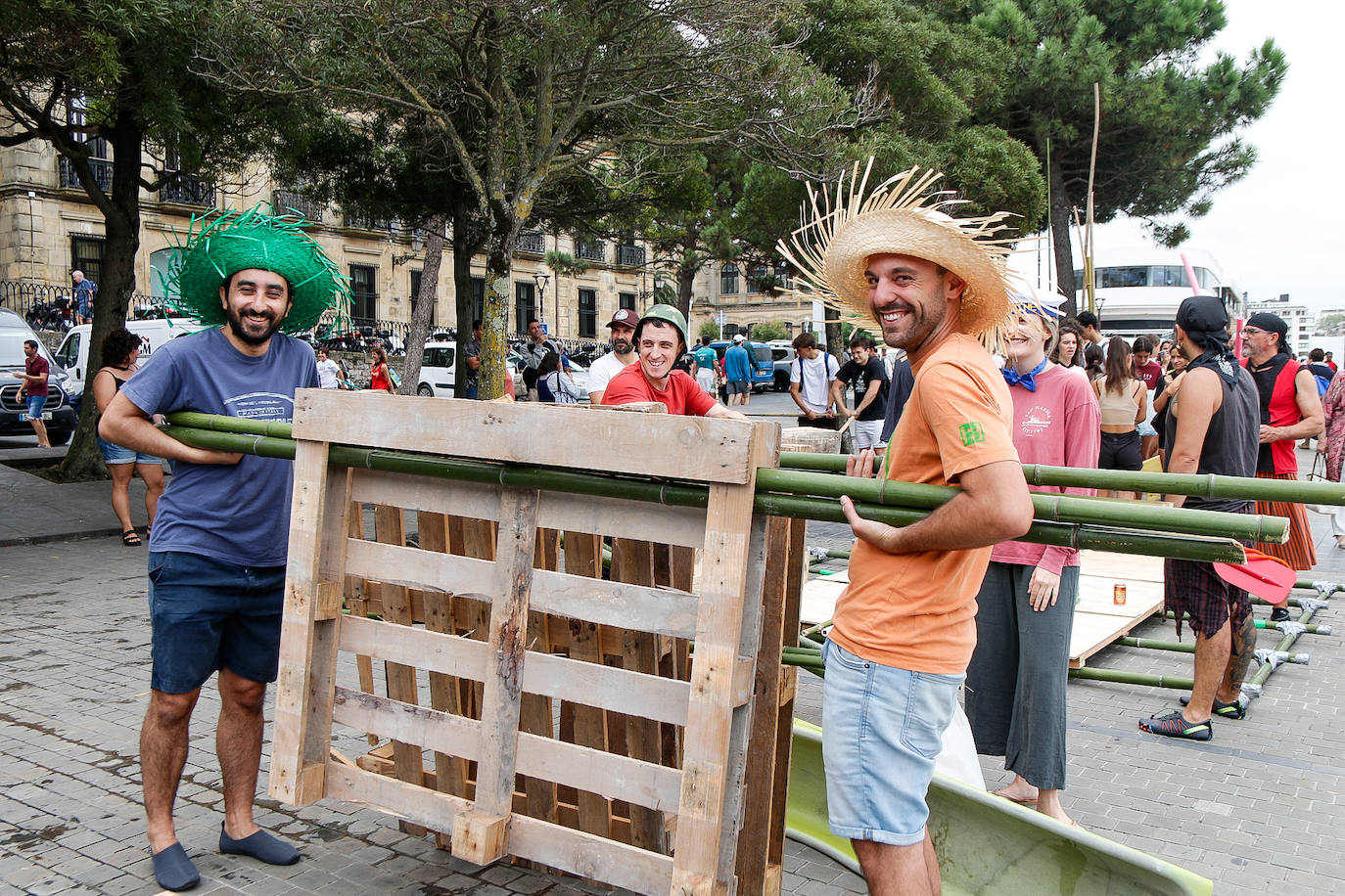 Los piratas ultiman su abordaje